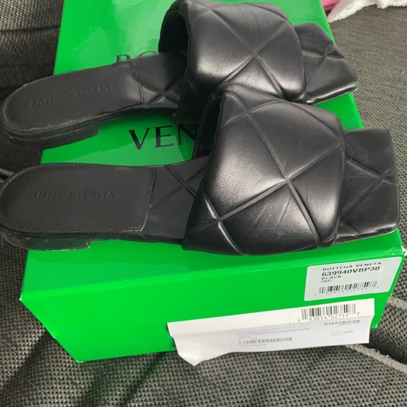 AUTHENTIC Bottega Veneta rubber lido quilted embossed lagoon Nappa slippers - Picture 2 of 4